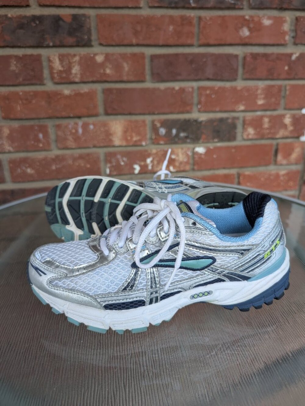 Women's Brooks GTS Running Shoes White Size 8 B